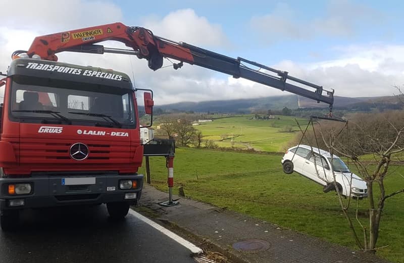 Rescate de vehículos con pluma